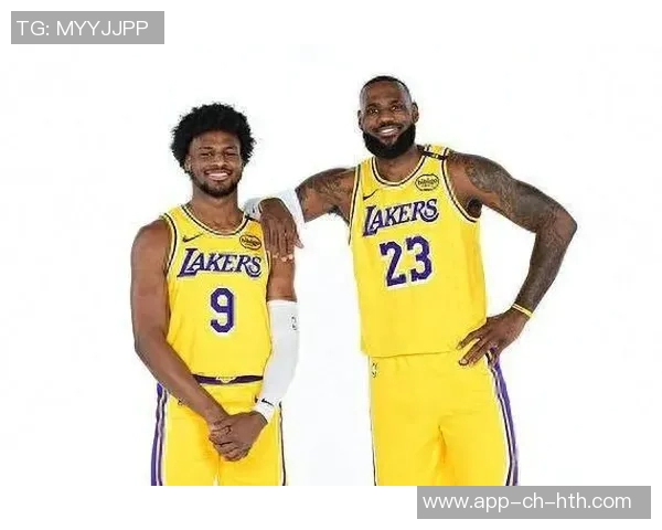 詹姆斯父子同台时刻临近布朗尼正式宣布参加NBA选秀